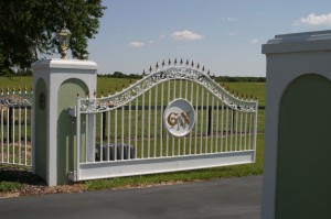 custom_fabricated_personalized_metal_swinging_steel_entrance_estate_farm_ranch_driveway_gate_